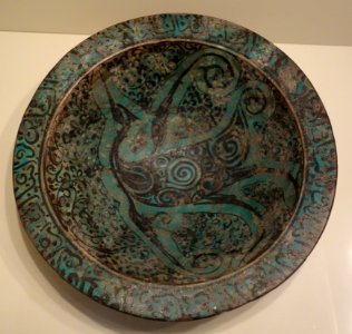 Bowl with flying bird, Syria, Ayyubid period, late 12th or early 13th century, earthenware with black painting under turquoise glaze - Cincinnati Art Museum - DSC04036