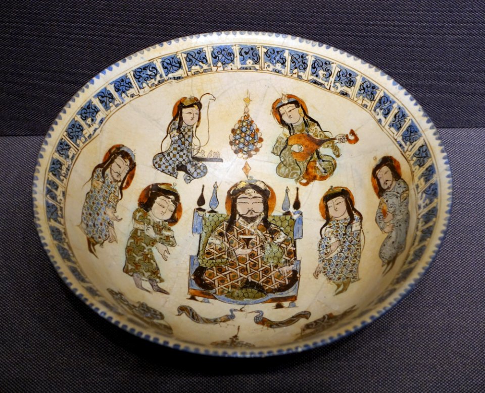 Bowl with figures, excavated in Iran, Islamic period, 1100s-1200s AD, ceramic, glaze, overglaze enamel - Tokyo National Museum - Tokyo, Japan - DSC08589