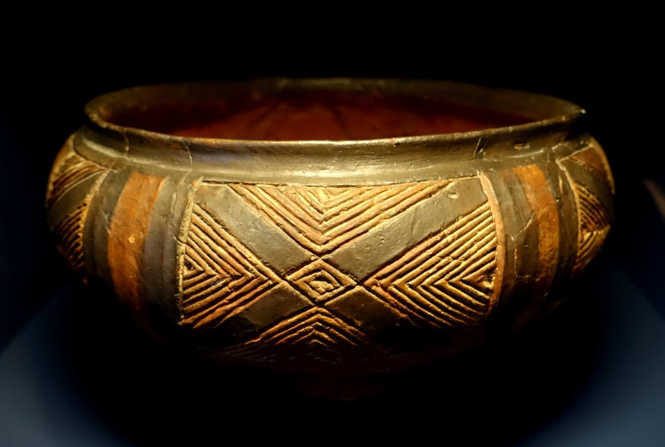Bowl, Alb-Hegau ceramics, 800-650 BC - Landesmuseum Württemberg - Stuttgart, Germany - DSC02783