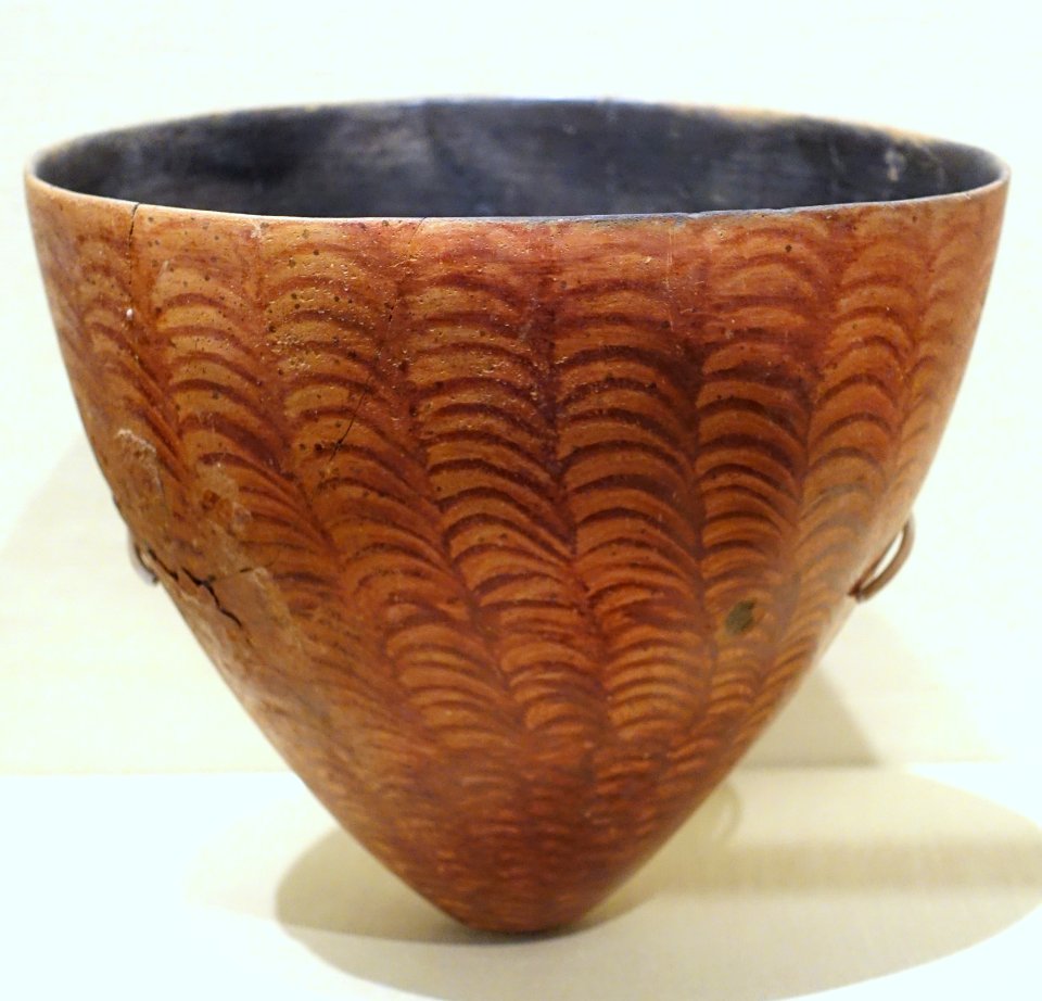 Bowl with exterior painted scallop decoration, Qustul, Cemetery V, tomb 67, A-Group, 3800-3000 BC, ceramic - Oriental Institute Museum, University of Chicago - DSC08017