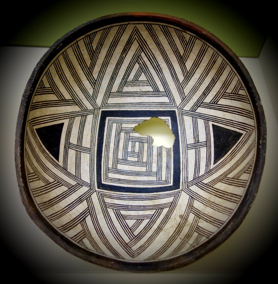 Bowl with geometric design, Swarts Ranch Ruin, Mimbres, New Mexico, c. 900-1200 AD, ceramic - Fitchburg Art Museum - DSC08787