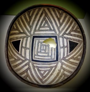Bowl with geometric design, Swarts Ranch Ruin, Mimbres, New Mexico, c. 900-1200 AD, ceramic - Fitchburg Art Museum - DSC08787