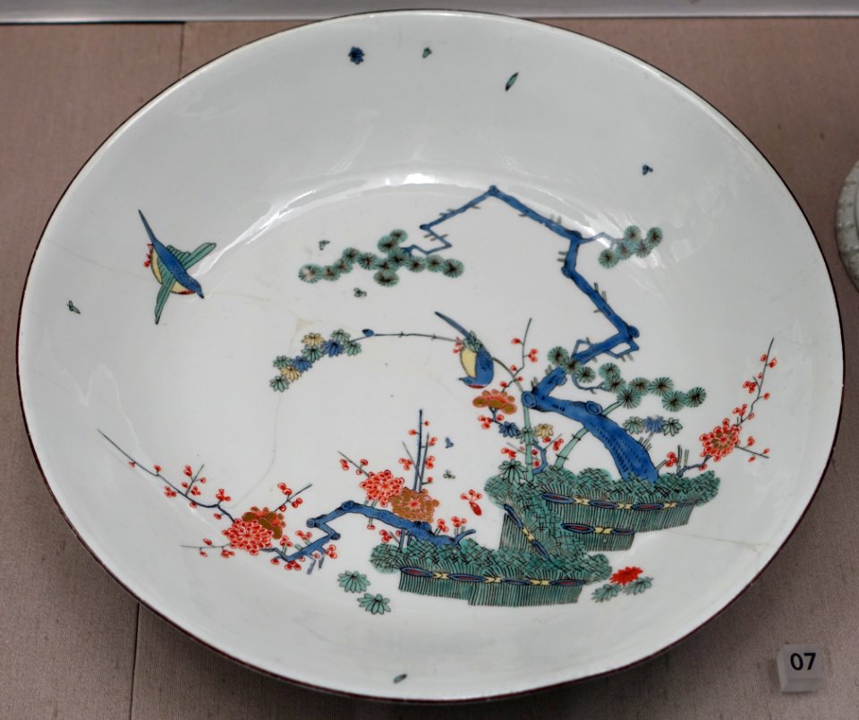Bowl with three friends of winter decoration, Meissen, c. 1730-1740, porcelain, overglaze colors - Germanisches Nationalmuseum - Nuremberg, Germany - DSC02634