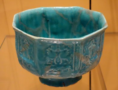 Bowl, unidentified - Royal Ontario Museum - DSC04812