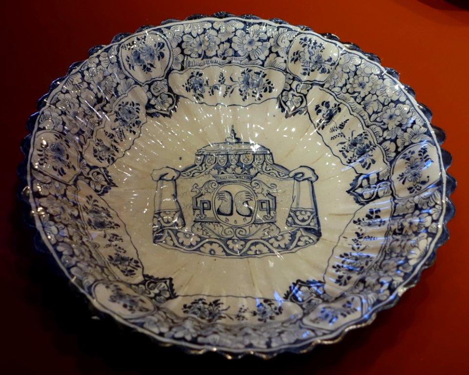 Bowl, Ansbach, undated, faience - Mainfränkisches Museum - Würzburg, Germany - DSC05003
