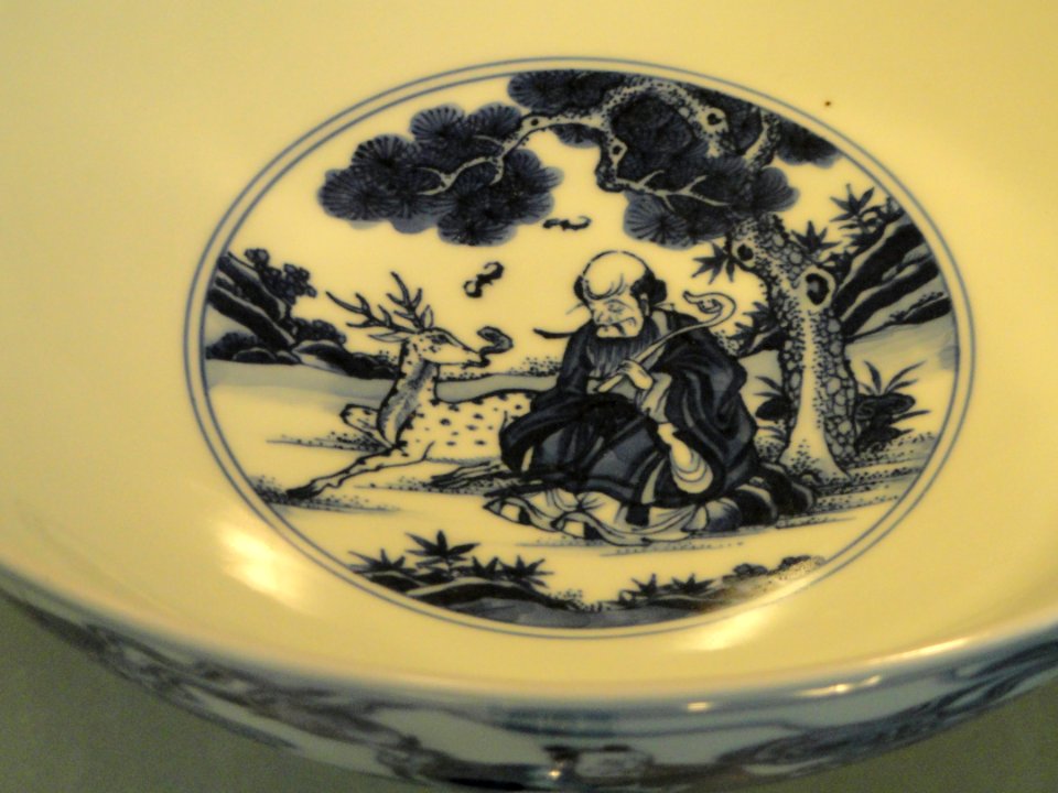 Bowl with Eight Daoist Immortals, interior, Yongzheng mark 1723-1725, Jingdezhen, hard-paste porcelain with underglaze cobalt - Gardiner Museum, Toronto - DSC00727