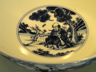 Bowl with Eight Daoist Immortals, interior, Yongzheng mark 1723-1725, Jingdezhen, hard-paste porcelain with underglaze cobalt - Gardiner Museum, Toronto - DSC00727