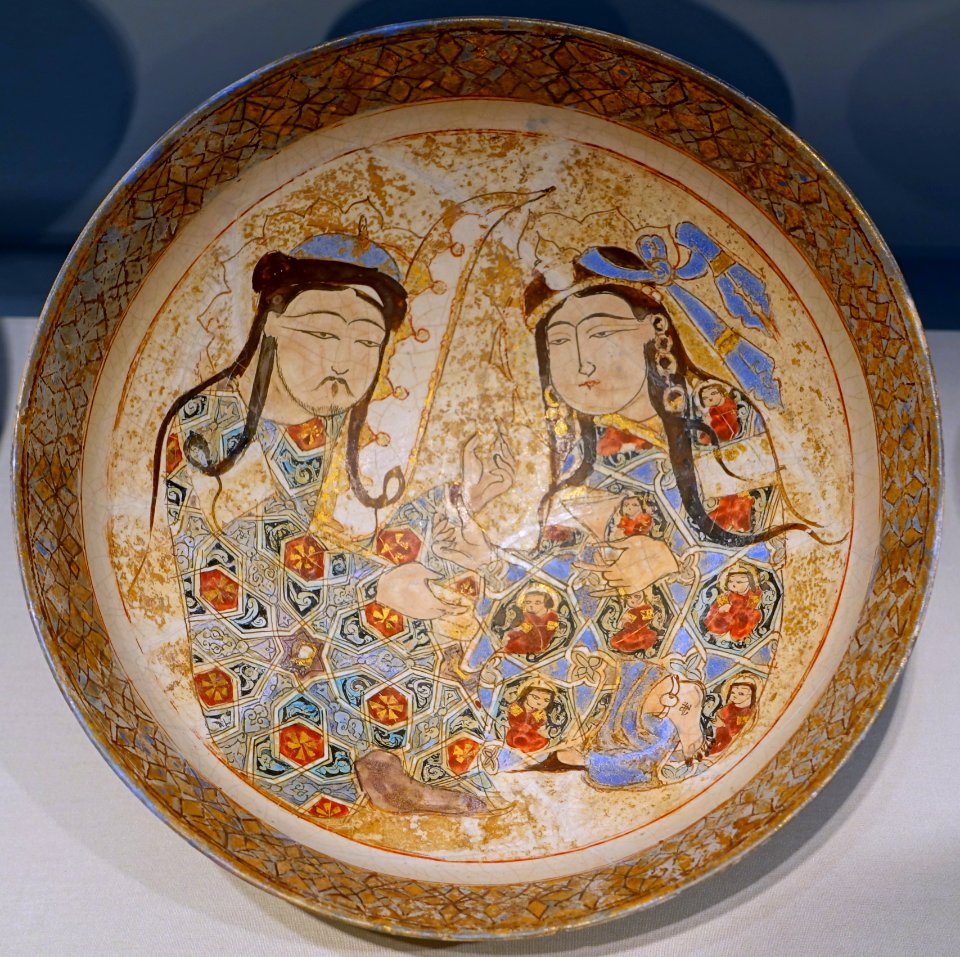 Bowl, Iran, early 13th century, stonepaste body painted over glaze with enamel - Freer Gallery of Art - DSC04629