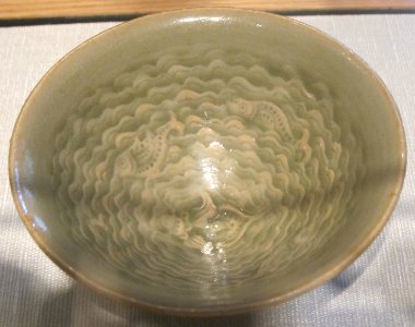 Bowl with fish and waves from China, Northern Song dynasty (960-1126), stoneware with celadon glaze, HAA photo