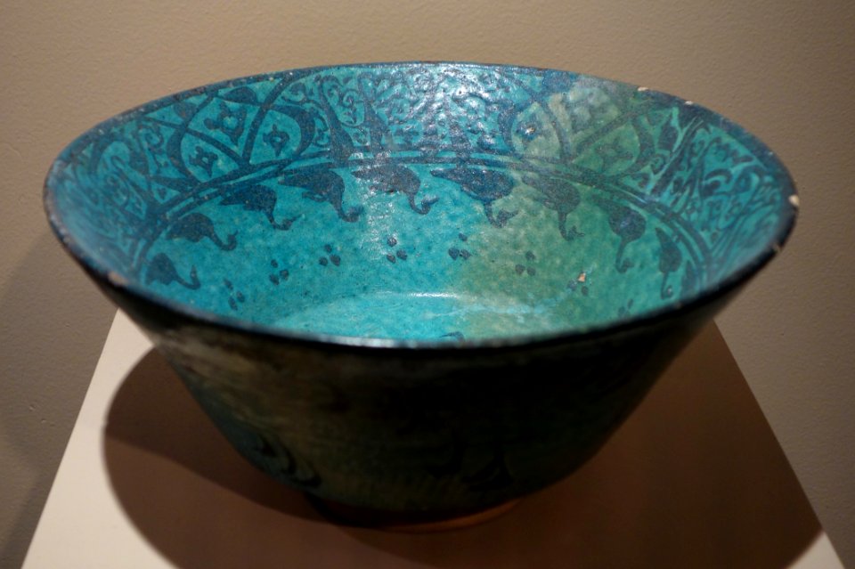 Bowl with fish and ducks, inscription 'Glory, prosperity, good fortune, peace and happiness', Syria, Damascus, late 13th century AD, composite body, underglaze painted - Huntington Museum of Art - DSC05003