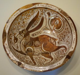 Bowl with hare, Egypt, Fatimid period, 11th century AD, earthenware with overglaze luster painting - Cincinnati Art Museum - DSC04163