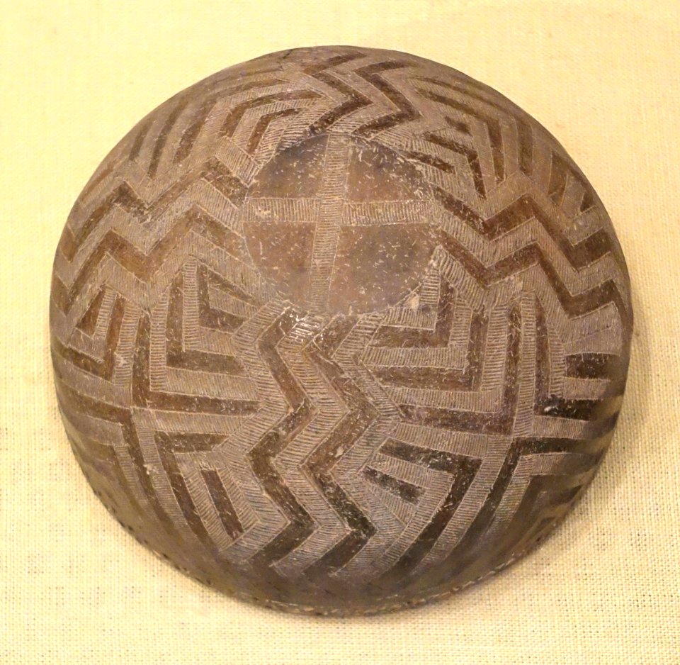 Bowl with incised zigzags, Adindan, Nubia, Cemetery T, tomb 100, C-group IIa, 2000-1750 BC, ceramic - Oriental Institute Museum, University of Chicago - DSC08034
