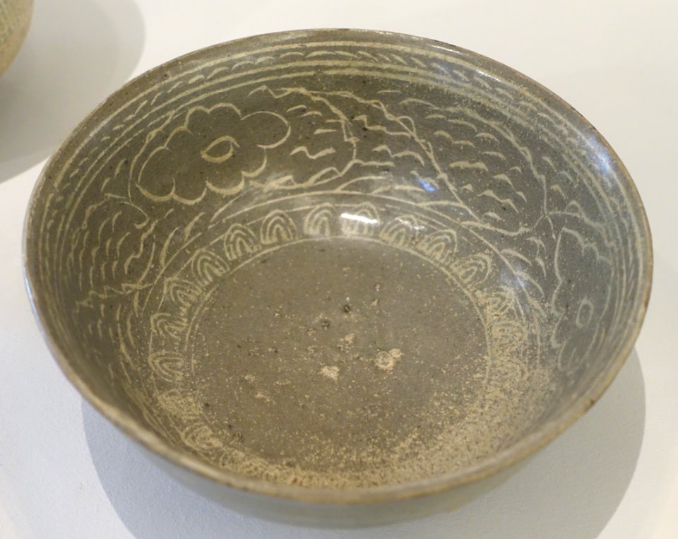 Bowl with greyish green, crackled glaze, Korea, Joseon, 15th century AD, stoneware - Östasiatiska museet, Stockholm - DSC09428