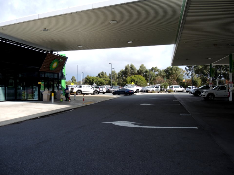 BP Baldivis Southbound service centre on Kwinana Freeway 4