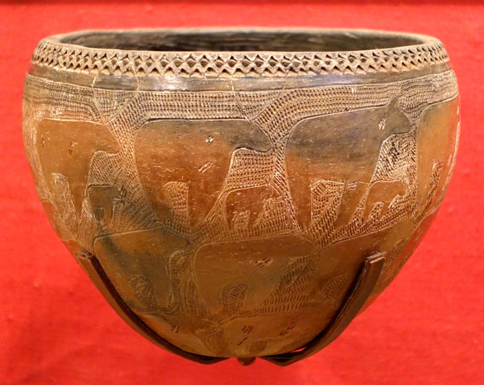Bowl with incised herd of cattle, Adindan, Nubia, C-group IIa, 1900-1750 BC, ceramic - Oriental Institute Museum, University of Chicago - DSC08024