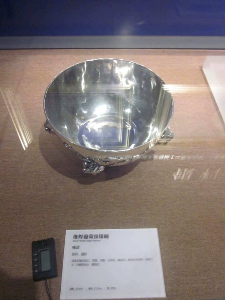 Bowl with Grape Pattern, the late Qing Dynasty, Changsha Museum