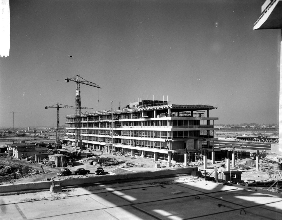 Bouw Luchthaven Schiphol, het gebouw Rijksluchtvaart Dien, Bestanddeelnr 918-2711