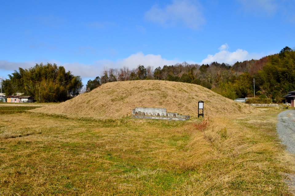 Bozuzuka Kofun, zenkei