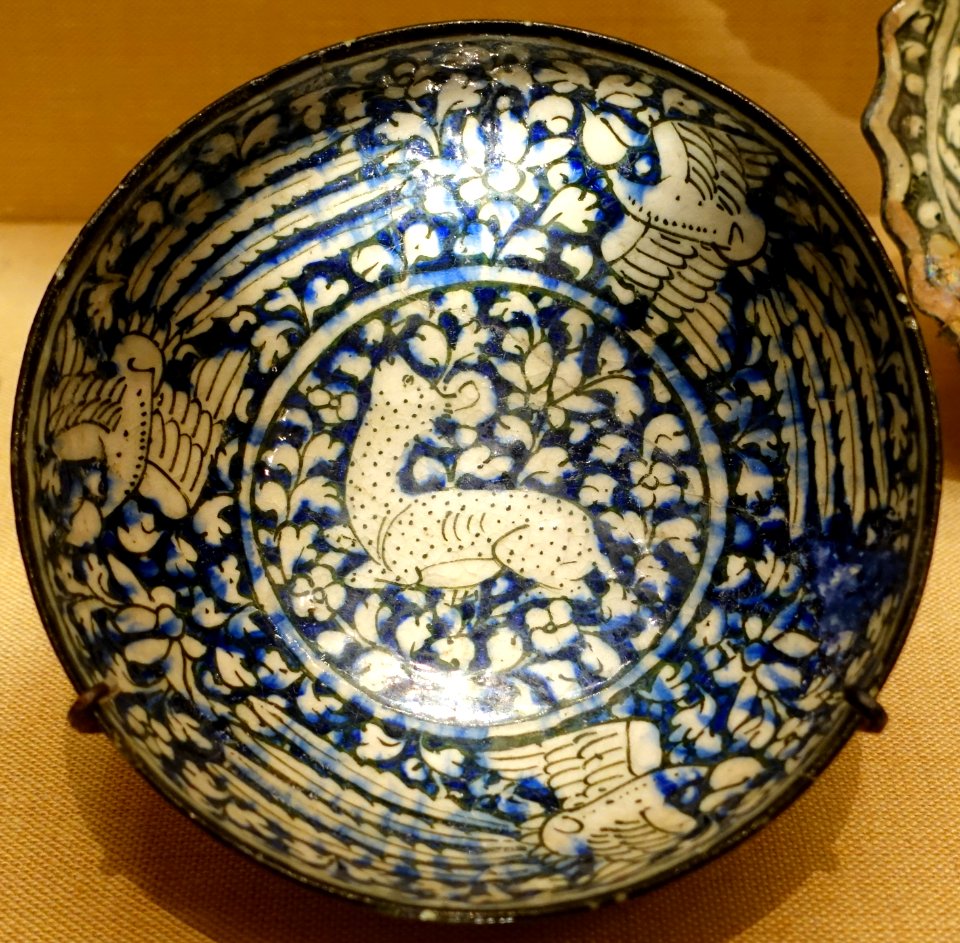 Bowl with deer and phoenix motifs, Suntanabad ware, Iran, probably Kashan, Ilkhanid period, 1300-1350 AD, stonepaste, 1970.27 - Metropolitan Museum of Art - New York City - DSC07249