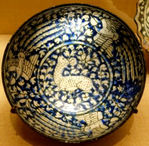Bowl with deer and phoenix motifs, Suntanabad ware, Iran, probably Kashan, Ilkhanid period, 1300-1350 AD, stonepaste, 1970.27 - Metropolitan Museum of Art - New York City - DSC07249