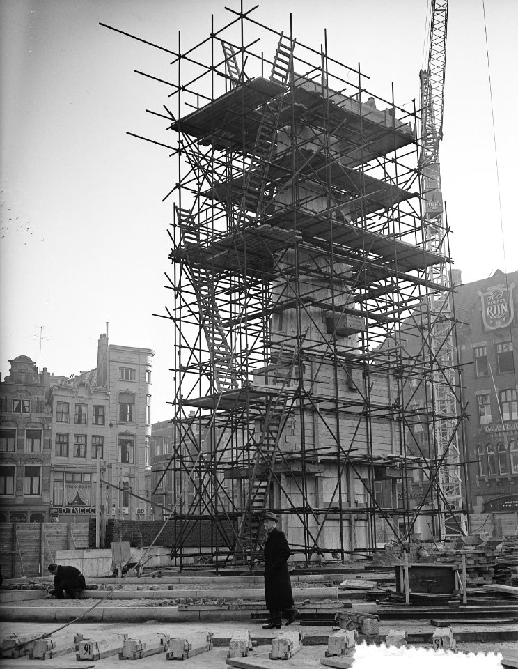 Bouw Nationaal Monument Amsterdam, aanbouw monument, Bestanddeelnr 907-4757