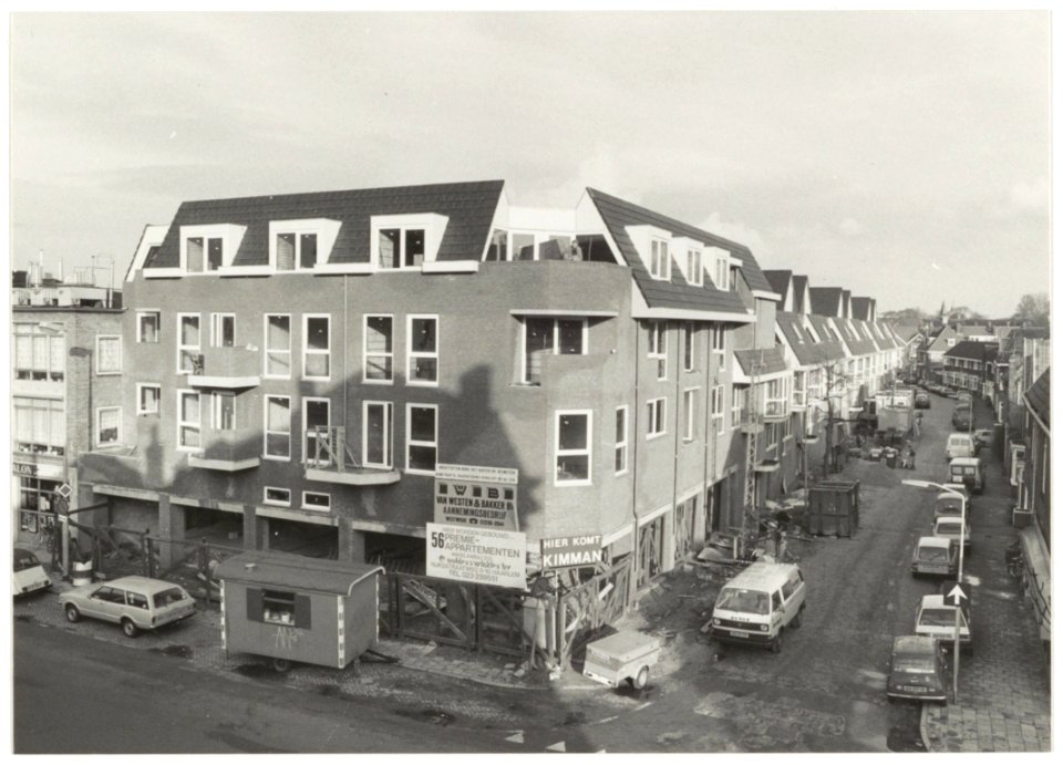 Bouw van 56 appartementen op de hoek van de Zijlweg en de Prévinairestraat. NL-HlmNHA 54014392