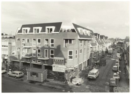 Bouw van 56 appartementen op de hoek van de Zijlweg en de Prévinairestraat. NL-HlmNHA 54014392