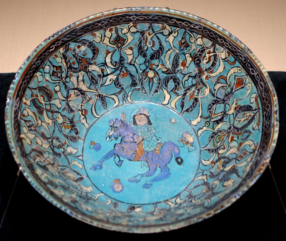Bowl with design of equestrian figure, Iran, Minai type, 12th-13th century AD, enamel-painting over blue glaze pottery - Matsuoka Museum of Art - Tokyo, Japan - DSC07214
