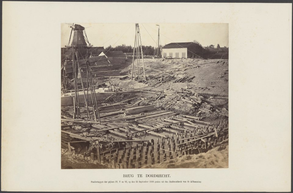 Bouw van de brug. Funderingsput der pijlers IV, V en VI, gezien vanuit de zuidwe, Bestanddeelnr 643