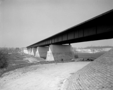 Bouw van de brug bij Rhenen, Bestanddeelnr 908-4733 photo