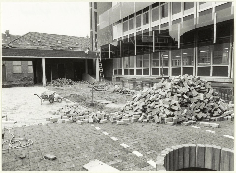 Bouw van de ABN-bank aan de Zijlstraat. NL-HlmNHA 54021208