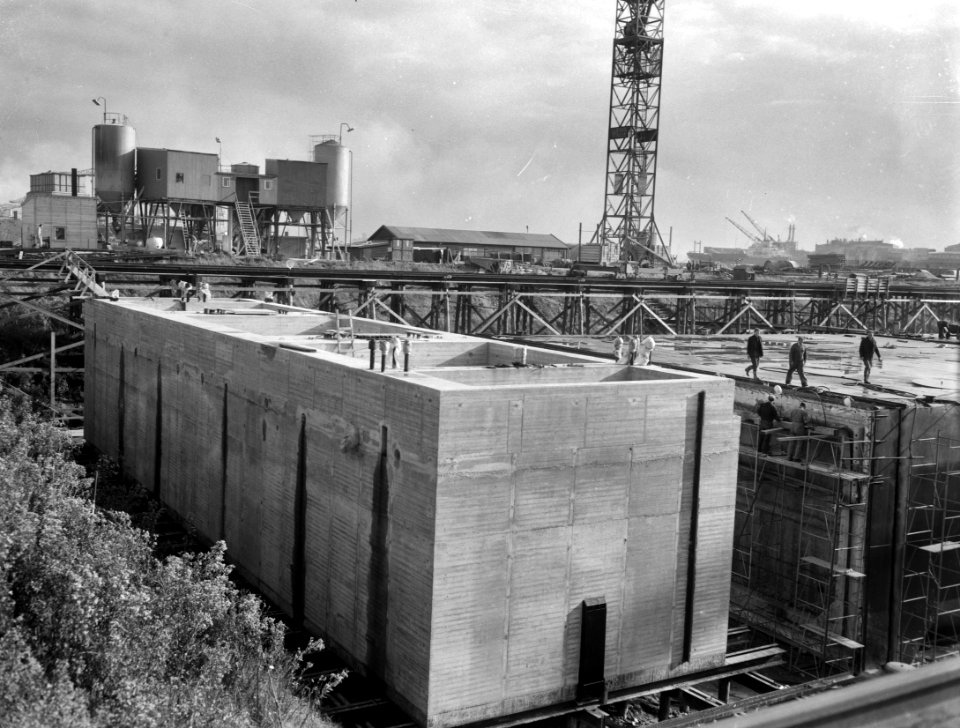 Bouw IJtunnel Het booreiland in het IJ De duikersklok, Bestanddeelnr 915-6052