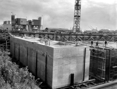 Bouw IJtunnel Het booreiland in het IJ De duikersklok, Bestanddeelnr 915-6052