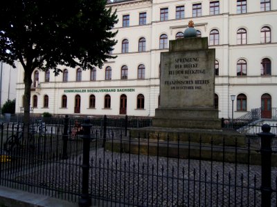 Brückensprengungsdenkmal an den Napoleon-Feldzug im Jahr 1813 erinnernd im August 2017