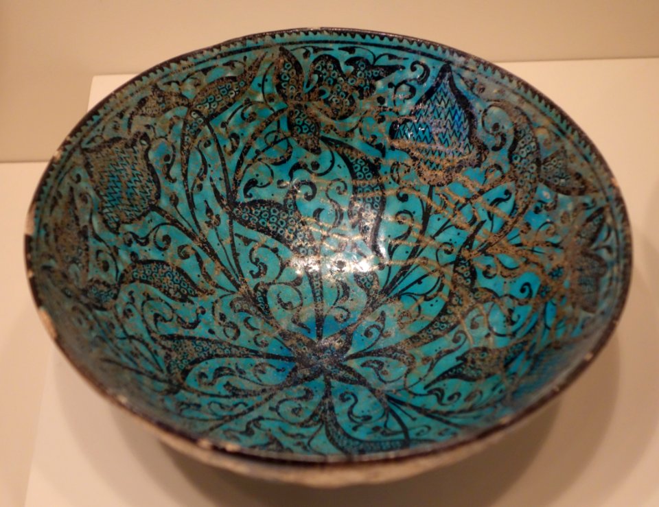 Bowl with floral design, Iran, Ilkhanid period, first half of 14th century, earthenware with black painting under turquoise glaze - Cincinnati Art Museum - DSC04057