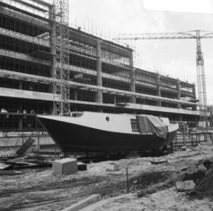 Bouw scheepje tussen nieuwbouw te Rotterdam, Bestanddeelnr 919-1350