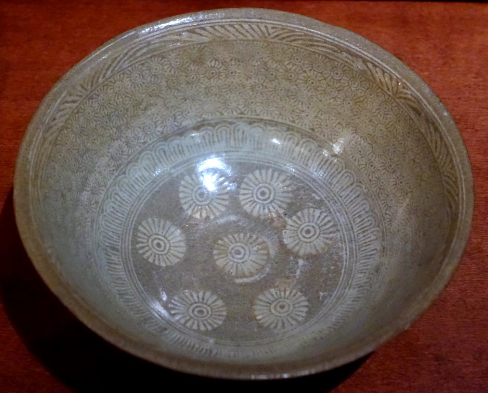 Bowl with inlaid designs, buncheong ware, Korea, Joseon, 15th-16th century, stoneware - National Museum of Natural History, United States - DSC00508