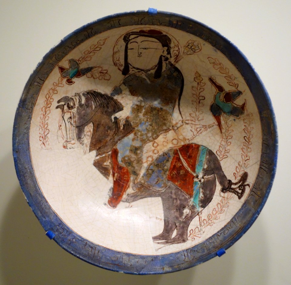 Bowl with horseman, Mina'i ware, Central Iran, Seljuk period, late 12th or early 13th century, earthenware with polychrome enamels over white glaze - Cincinnati Art Museum - DSC04024