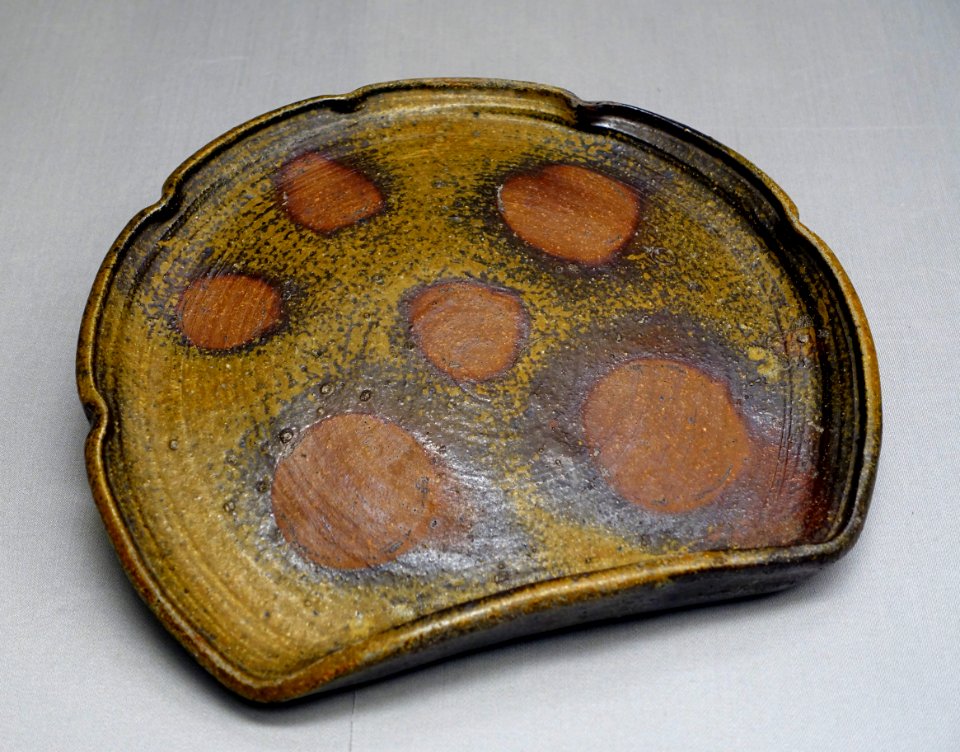 Bowl with upturned rim, Bizen ware, Edo period, 1600s AD, ceramic - Tokyo National Museum - Ueno Park, Tokyo, Japan - DSC08881