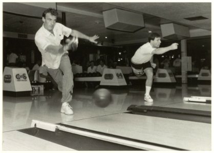 Bowlen bij Claus Partyhouse. NL-HlmNHA 54032060