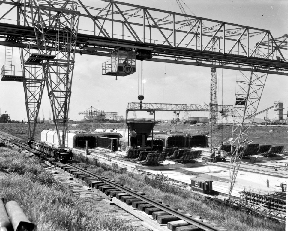 Bouw van de Coentunnel in Amsterdam-Noord ten oosten van de vlothaven, Bestanddeelnr 915-2509