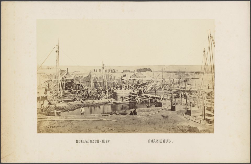 Bouw van de pijlers voor een draaibrug, onderdeel van de brug over het Hollandsc, Bestanddeelnr 616
