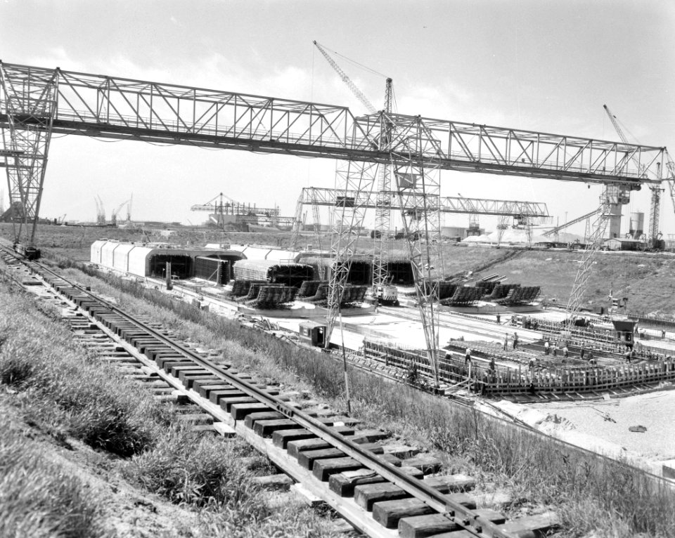 Bouw van de Coentunnel in Amsterdam-Noord ten oosten van de vlothaven, Bestanddeelnr 915-2507