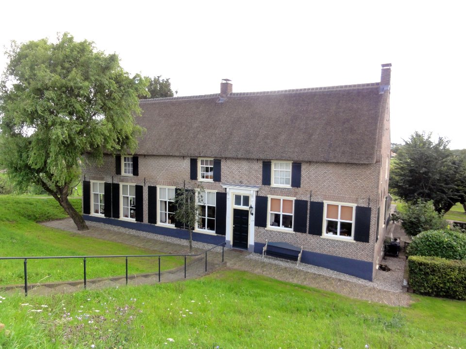 Boven-Leeuwen Rijksmonument 38247 Waalbandijk 39