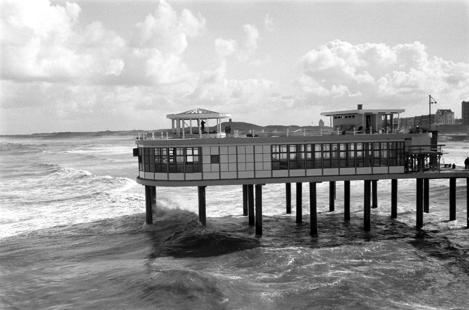 Bouw van de pier te Scheveningen. De kinderspeelplaats, Bestanddeelnr 912-2754
