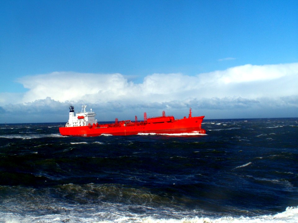 Bow Hunter p3 approaching Port of Rotterdam, Holland 17-Dec-2005