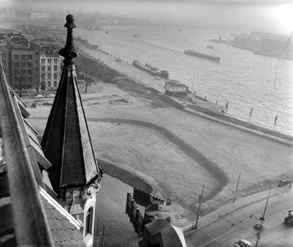 Bouw Maasboulevard te Rotterdam, overzicht van de voltooide afsluiting van de ou, Bestanddeelnr 911-9166
