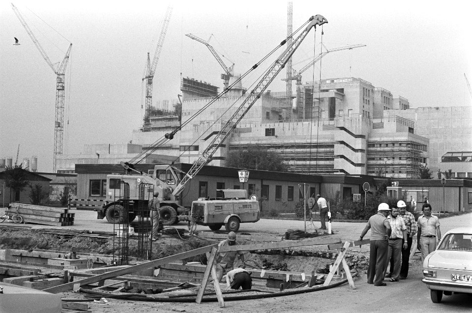 Bouw muur rond kerncentrale Kalkar, Bestanddeelnr 929-3317