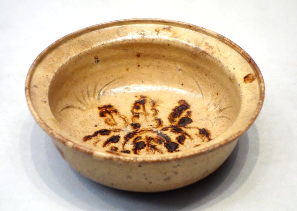 Bowl in Shape of Gong, Mino ware, Kiseto type, Azuchi-Momoyama to Edo period, 16th-17th century, Paulownia design - Tokyo National Museum - DSC05860