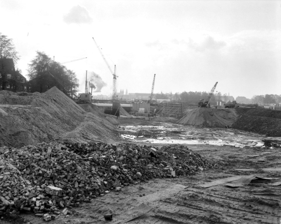 Bouw IJtunnel. Persexcursie. Eerste tunnelgedeelte gereed voor transport, Bestanddeelnr 915-6063